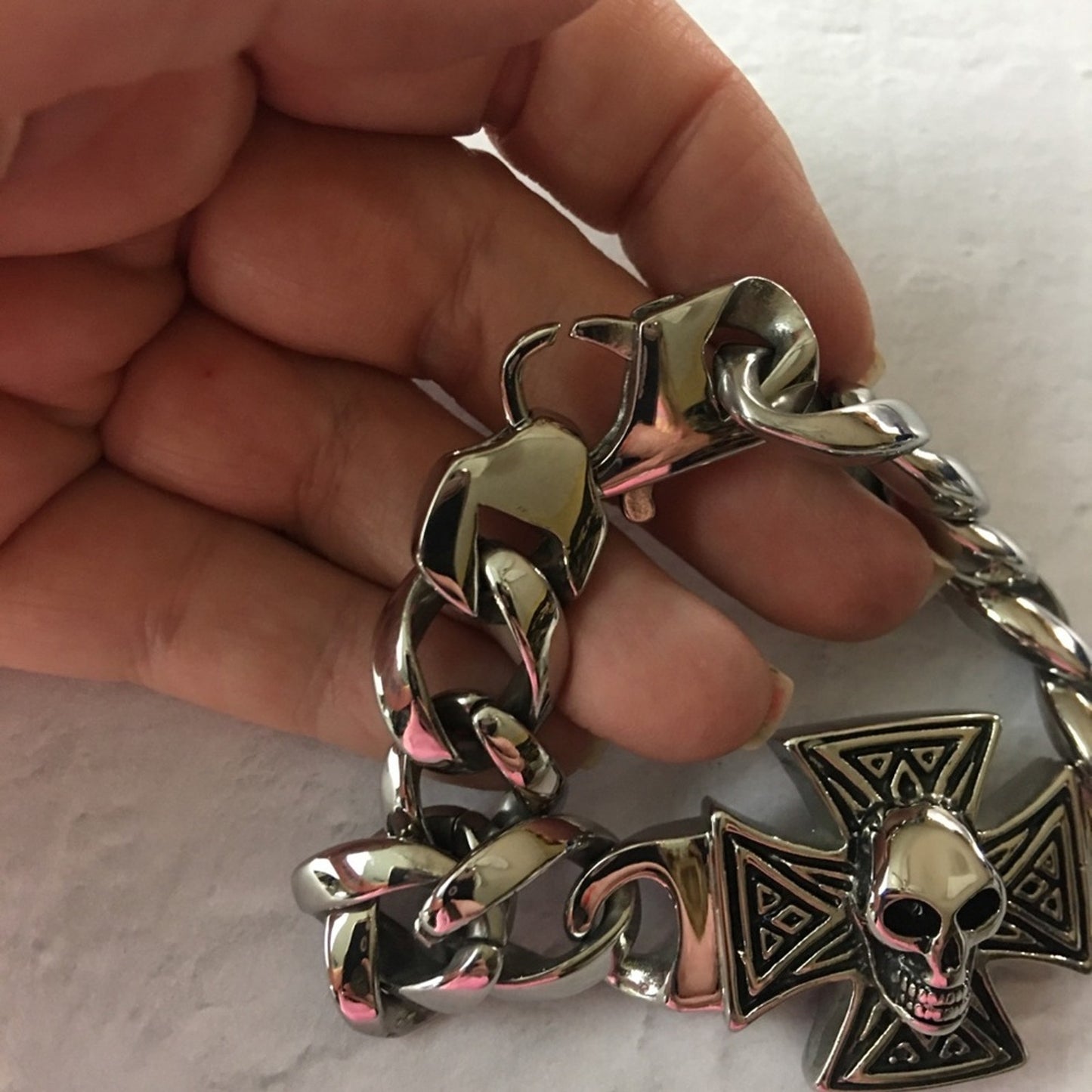 Men’s Stainless Steel Skull Cross Link Bracelet