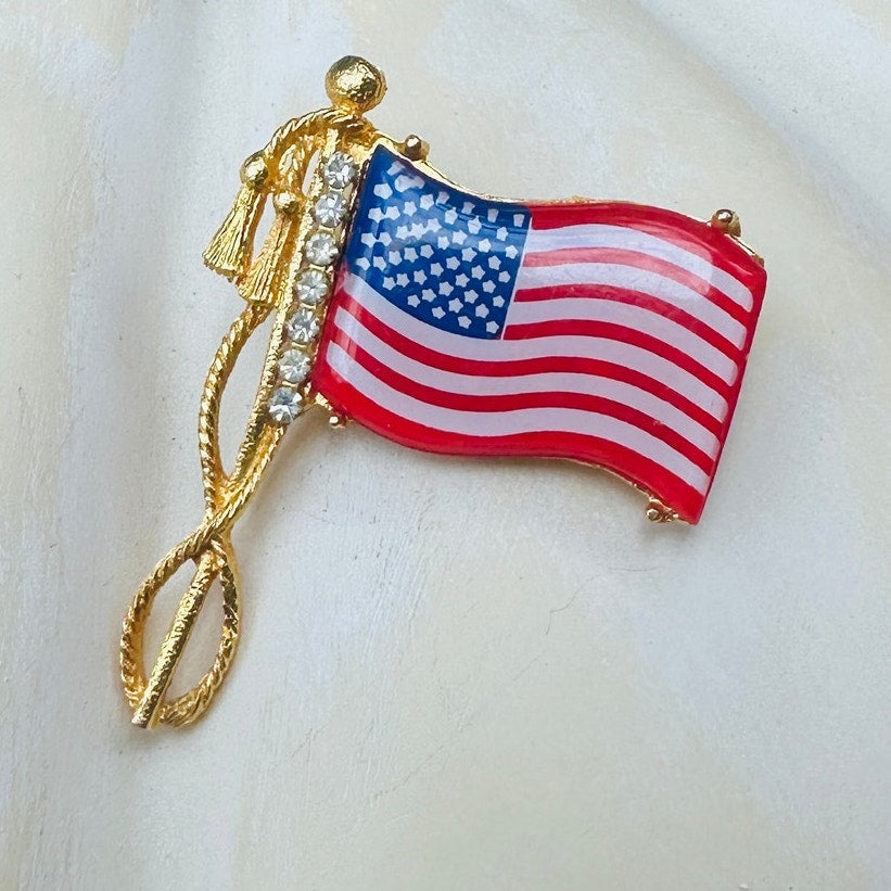 Vintage 1950’s Lucite & Rhinestone American Flag Brooch