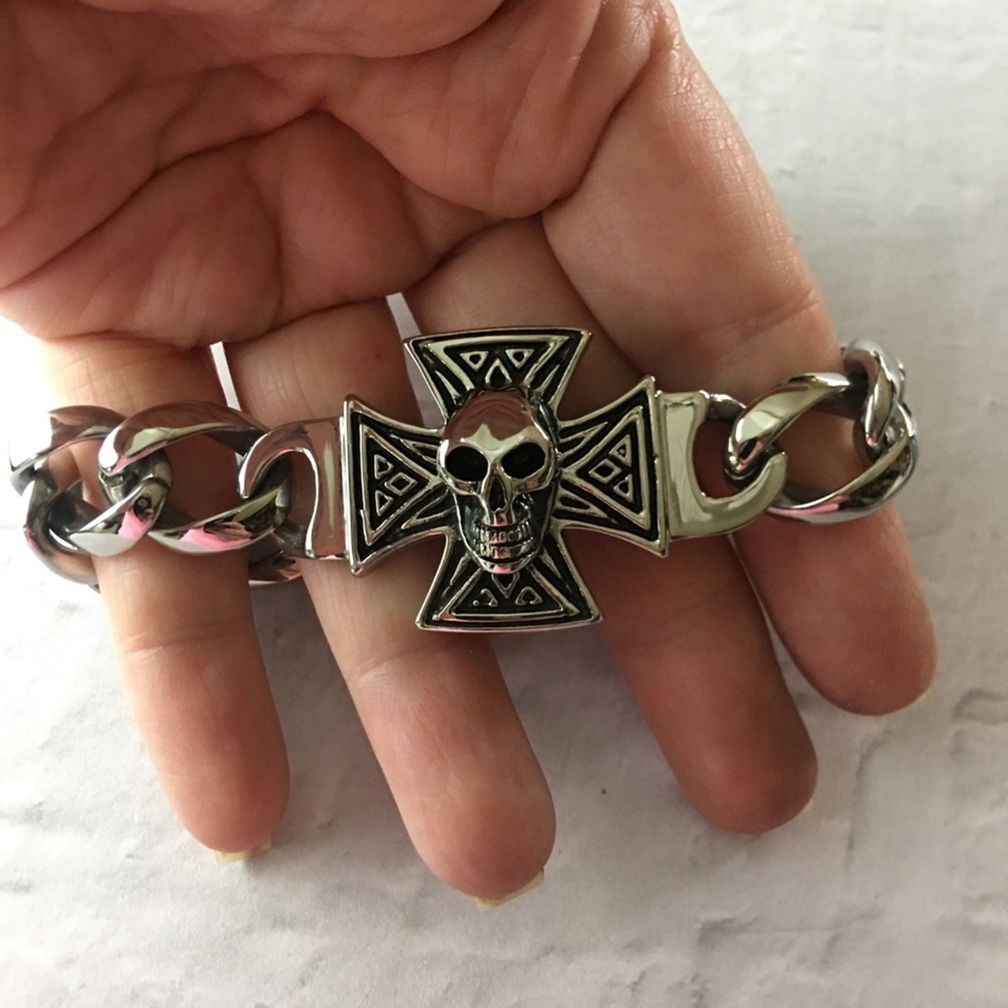 Men’s Stainless Steel Skull Cross Link Bracelet