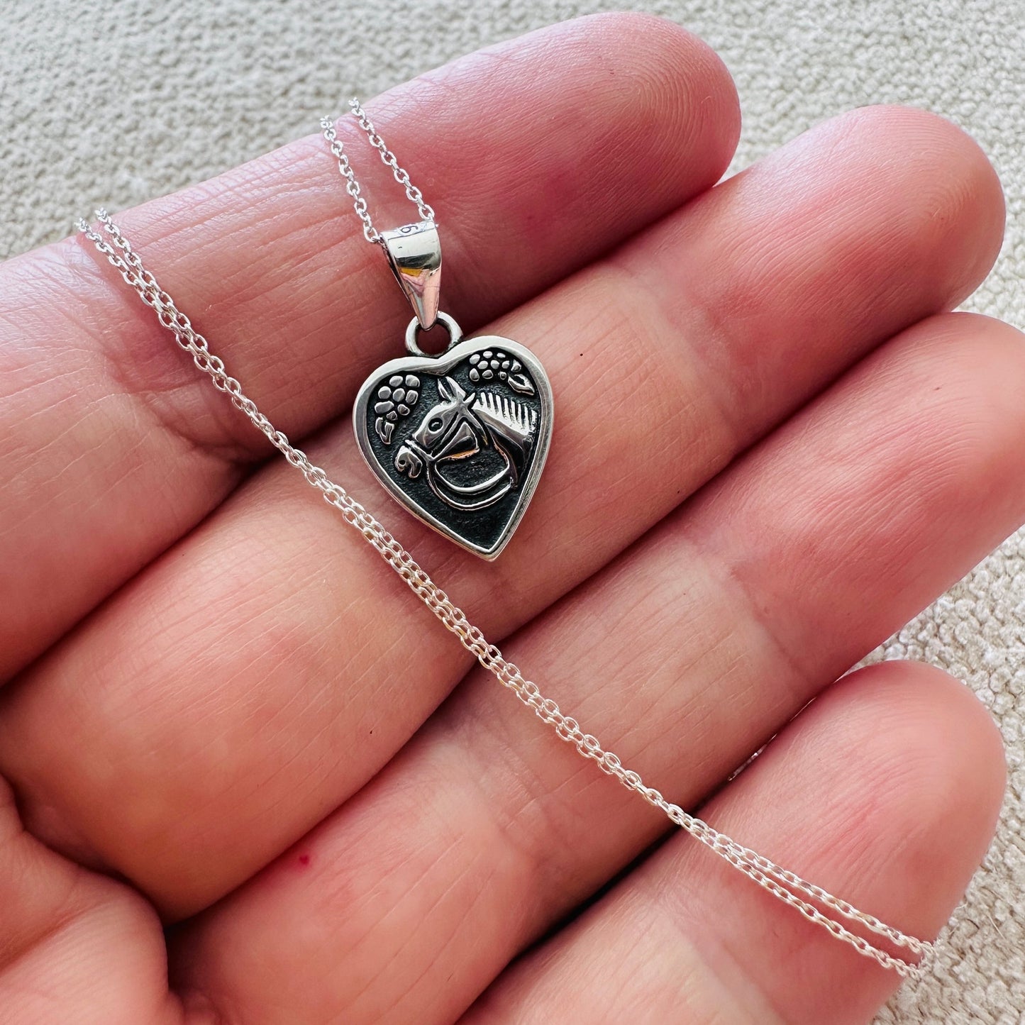 925 Sterling Silver Horse Pendant Necklace in Heart Shape