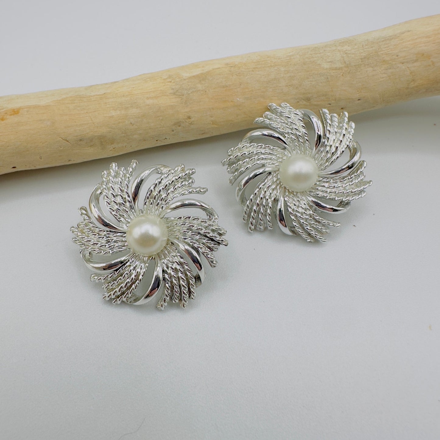 Vintage Sarah Coventry Flower Pearl Clip On Earrings