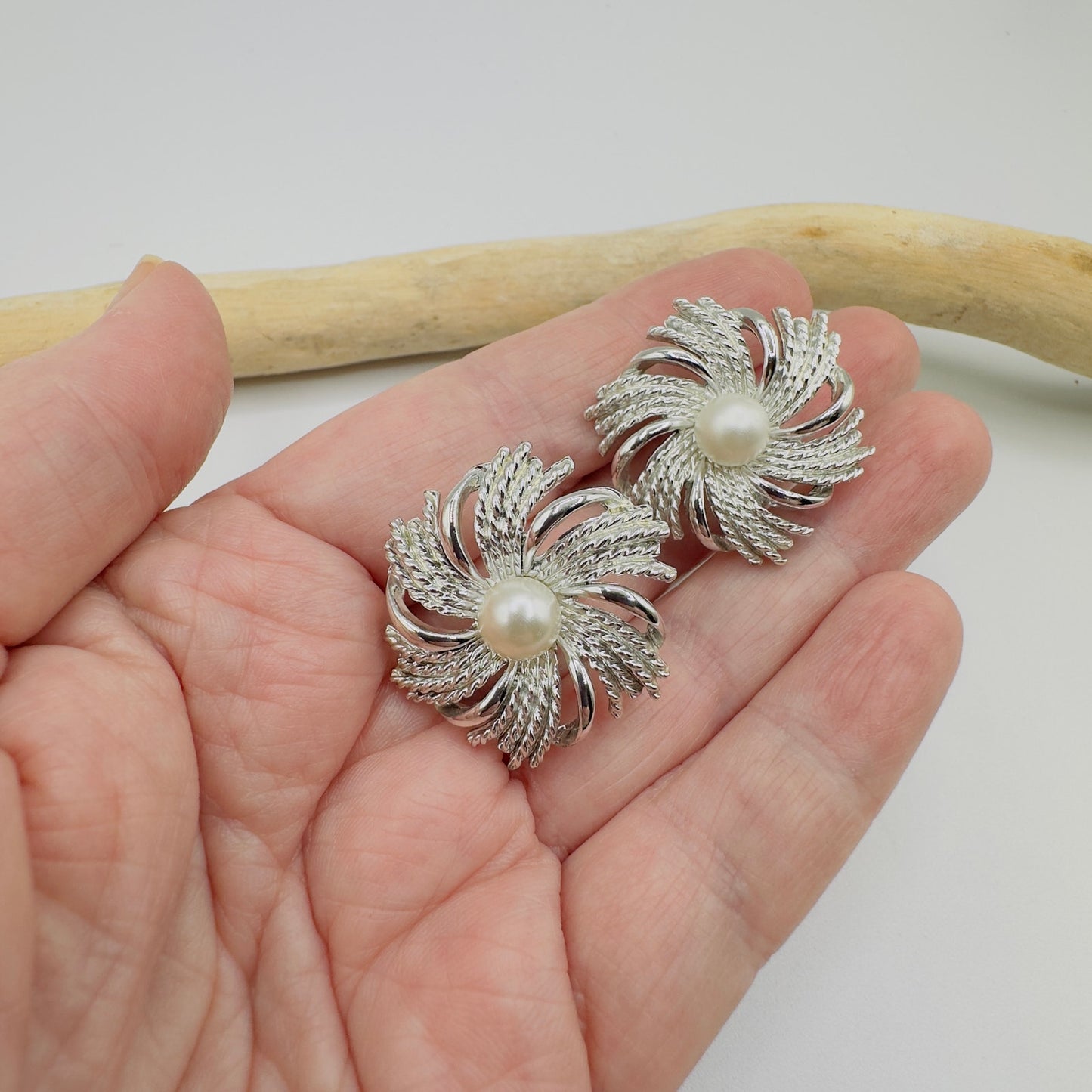 Vintage Sarah Coventry Flower Pearl Clip On Earrings