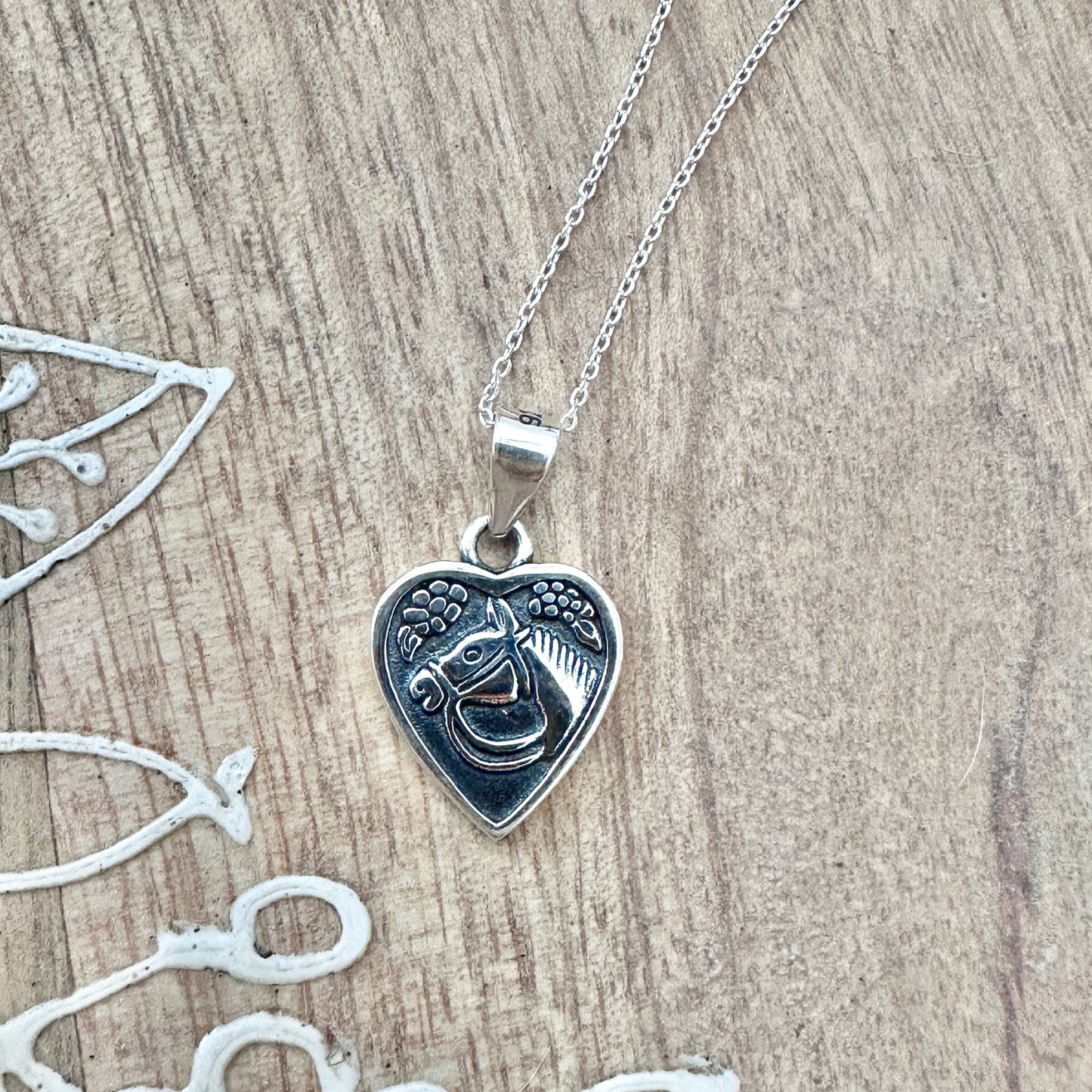 925 Sterling Silver Horse Pendant Necklace in Heart Shape