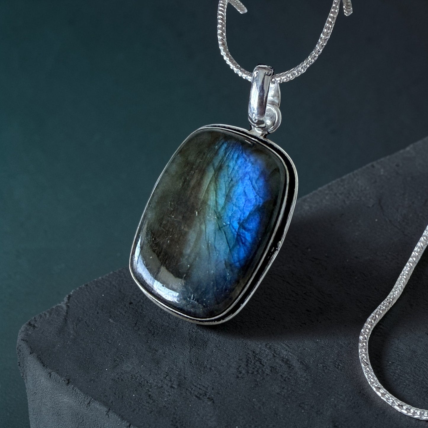 Fiery Labradorite 925 Silver Overlay Pendant Necklace Blue Flash