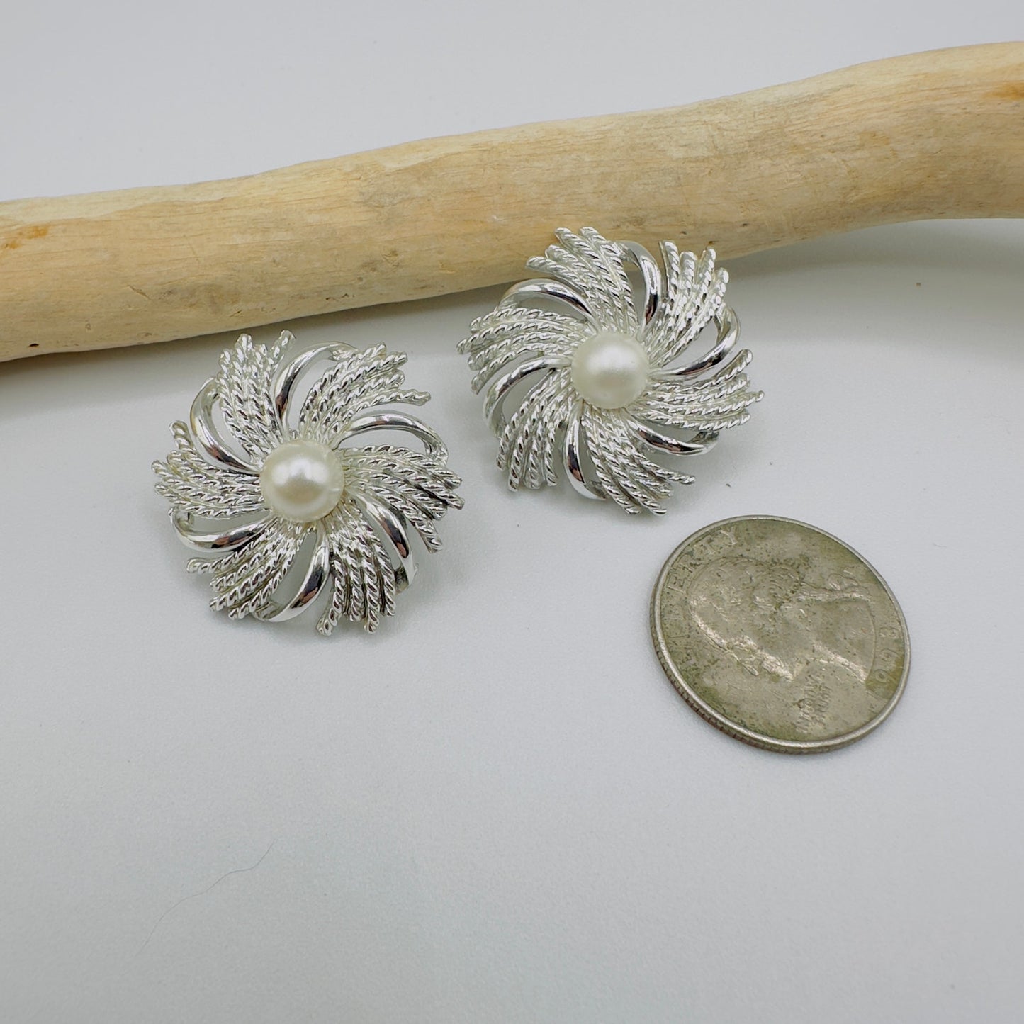 Vintage Sarah Coventry Flower Pearl Clip On Earrings