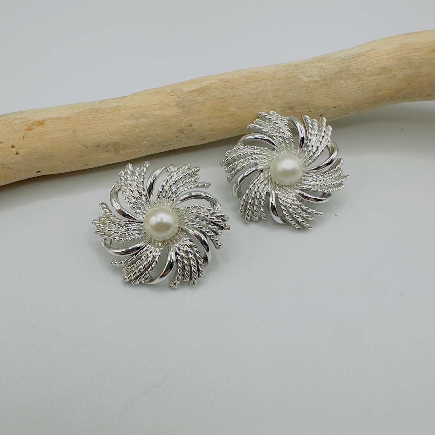 Vintage Sarah Coventry Flower Pearl Clip On Earrings