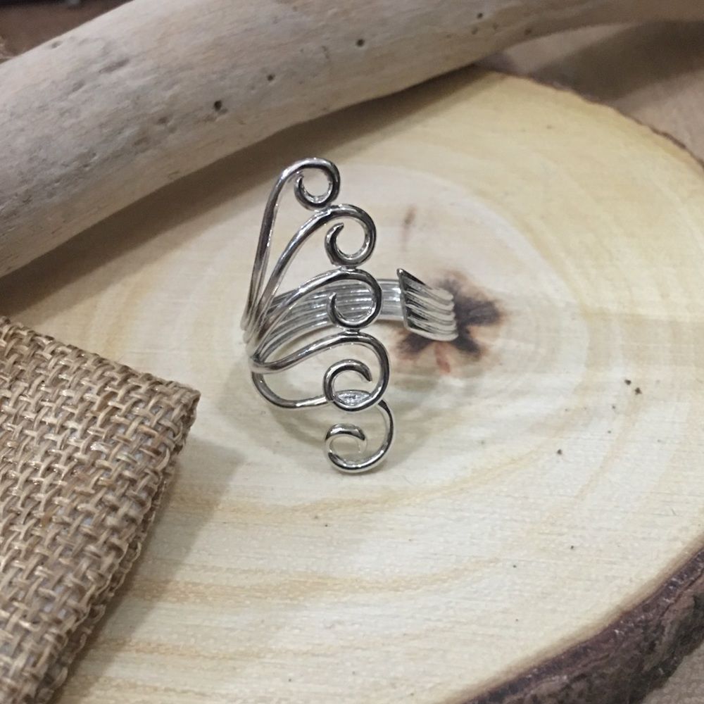 Sterling Silver Retro Crashing Waves Ring