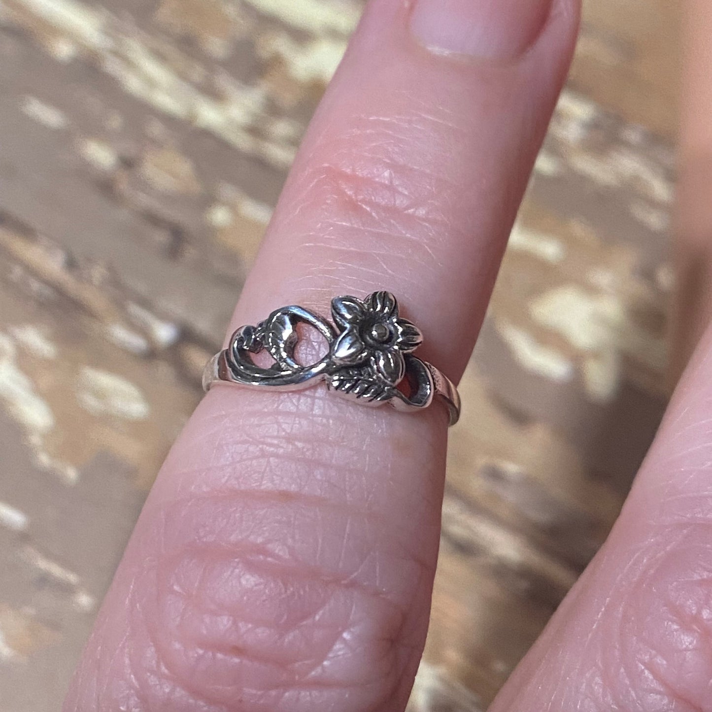 Sterling Silver Flower Toe Ring/Beachy/Dainty