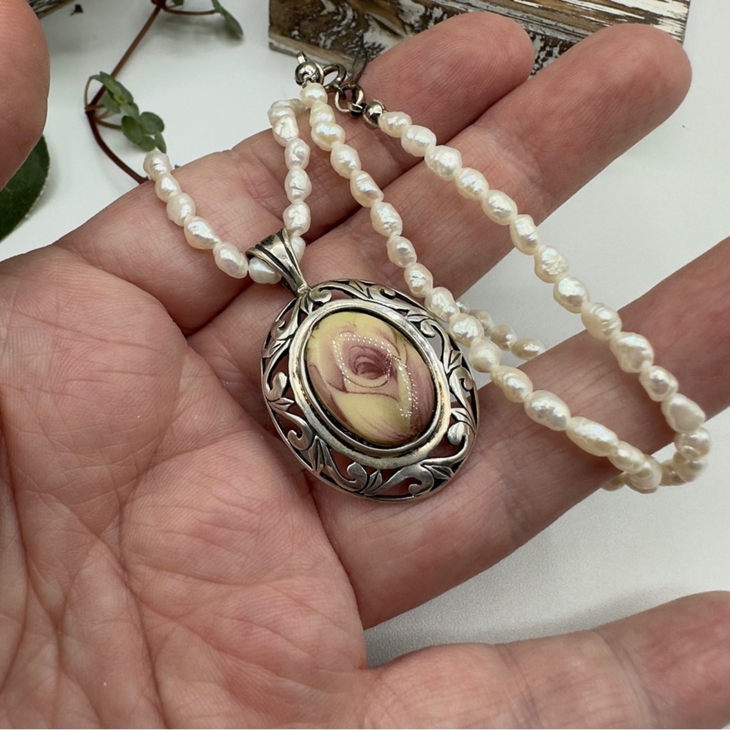 Vintage Jezlaine Porcelain Rose 925 Pendant Freshwater Pearl Necklace